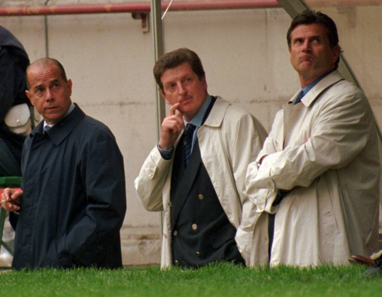 Luis Suarez in panchina per lnter vs Lazio del 1995. Il ritorno alla casa nerazzurra  grazie a Massimo Moratti. divenuto presidente dell&#39;Inter. Vicino a lui c&#39; Roy Hodgson (consulente, non ancora allenatore) e Giacinto Facchetti (manager) (Ap)